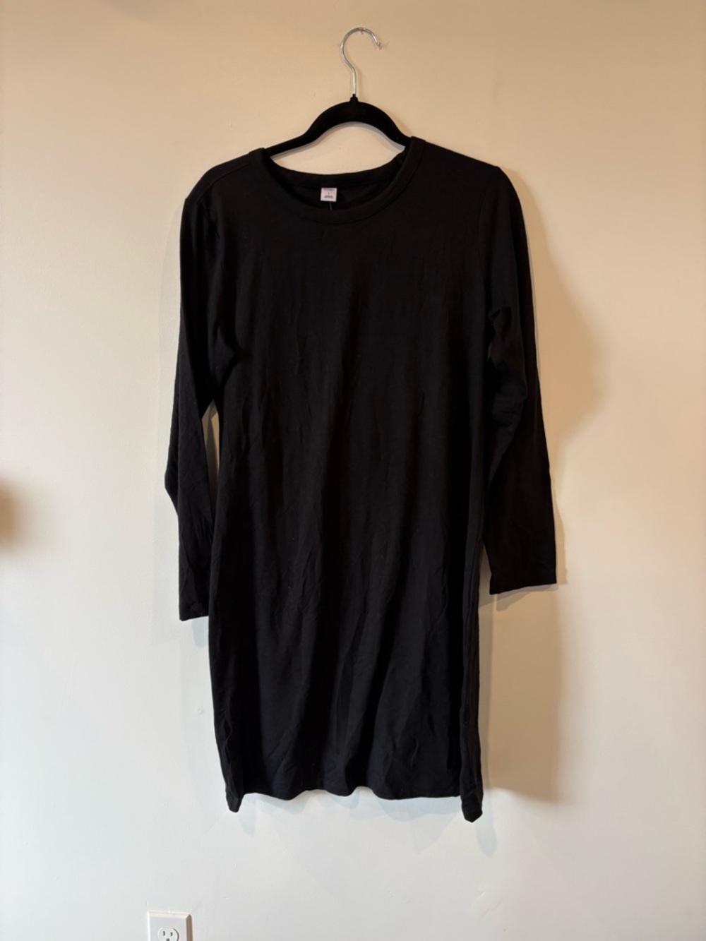 Old Navy Black Long-Sleeve Crewneck Dress